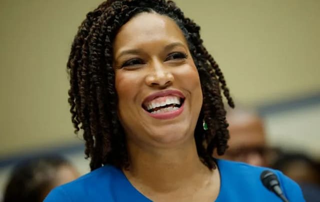 D.C. Mayor skips town, flies to Martha’s Vineyard...
