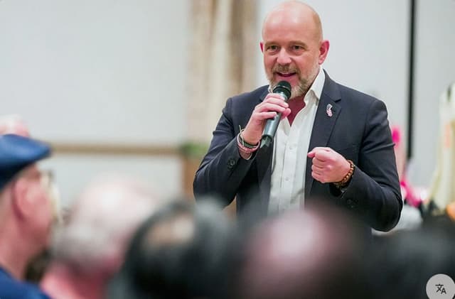Who's in the lead for CA Governor?